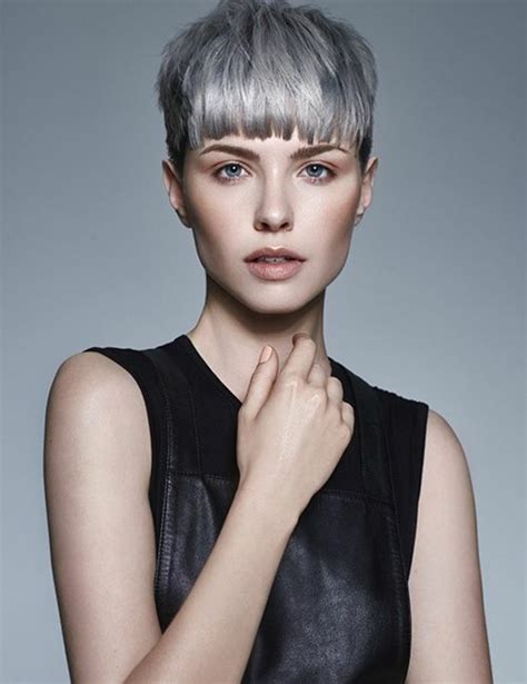 coiffure courte cheveux gris|Cheveux gris : 11 coupes idéales pour mettre en。